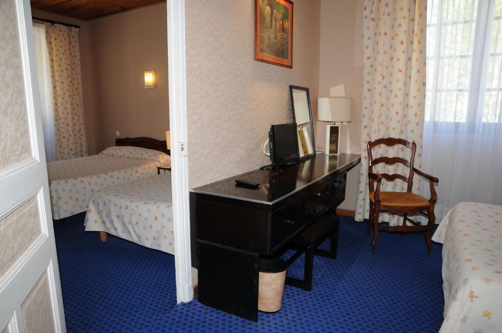 Grand Hotel Du Cours Sisteron Room photo