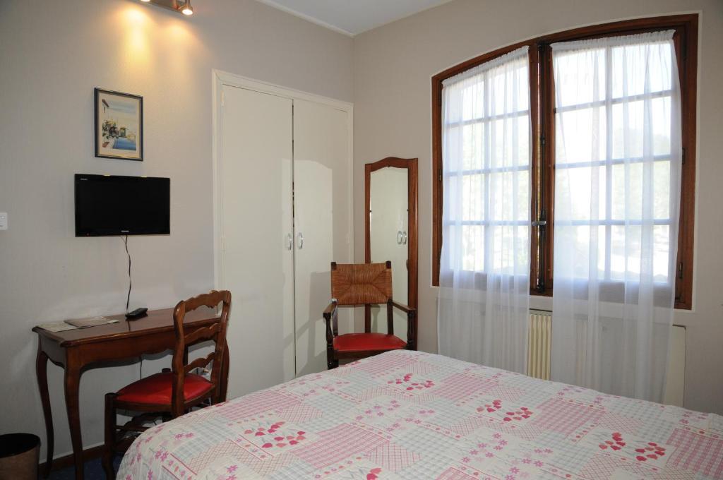 Grand Hotel Du Cours Sisteron Room photo